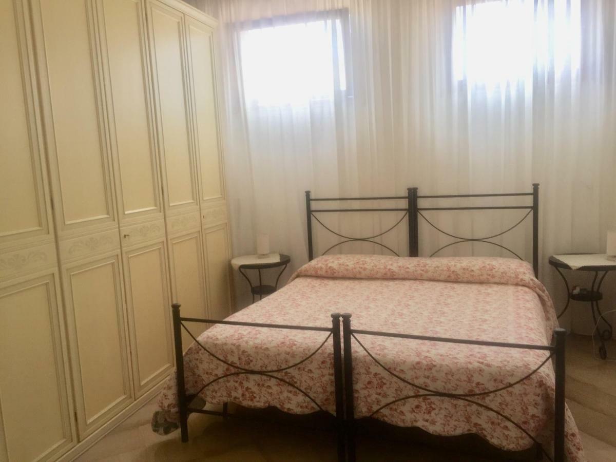 Historic Terrace Apartment เลชเช ภายนอก รูปภาพ